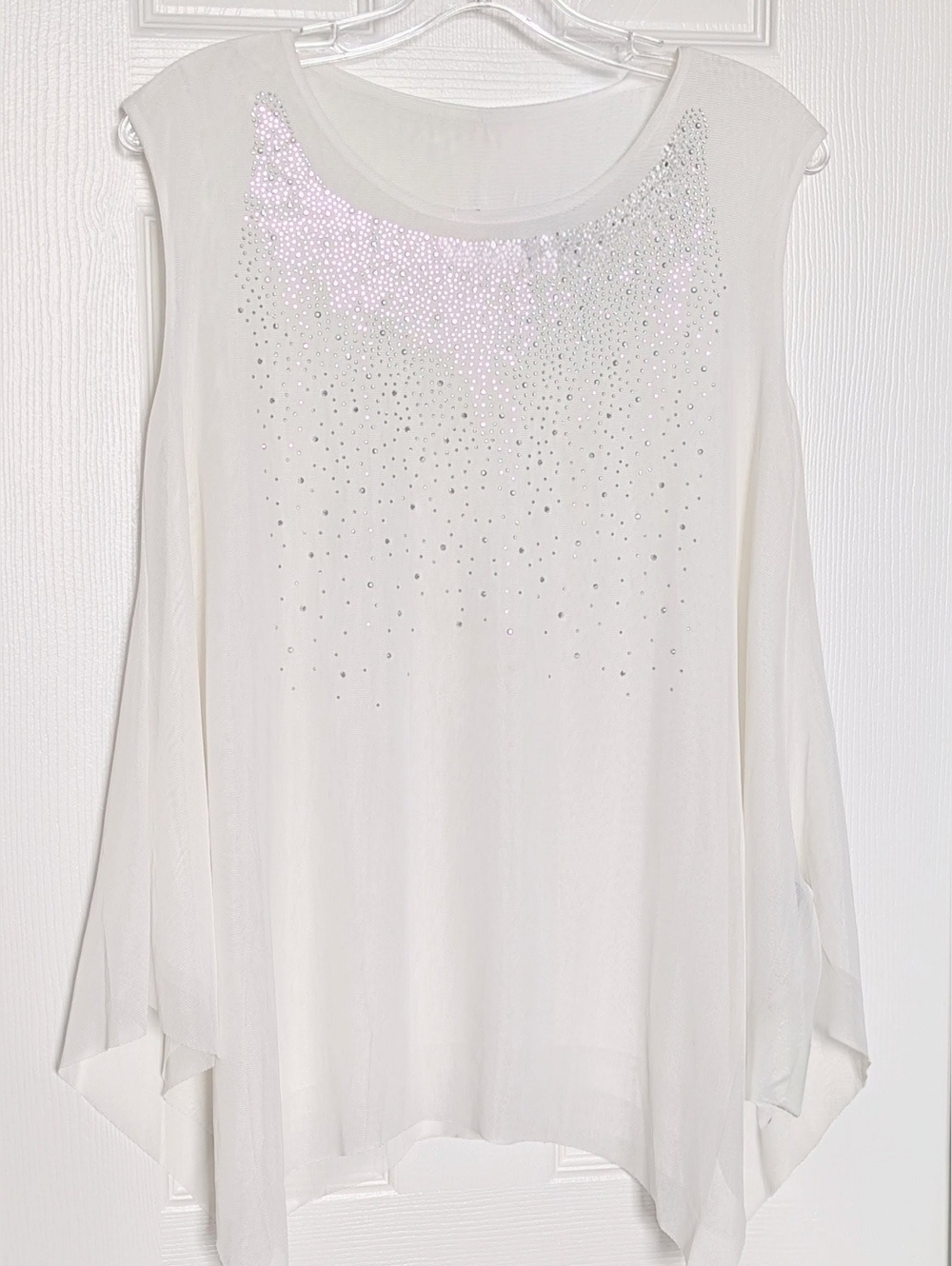 NWT Women's White Sleeveless Chiffon Blouse w/Rhinestones & Assymetrical Hem - Picture 5 of 14